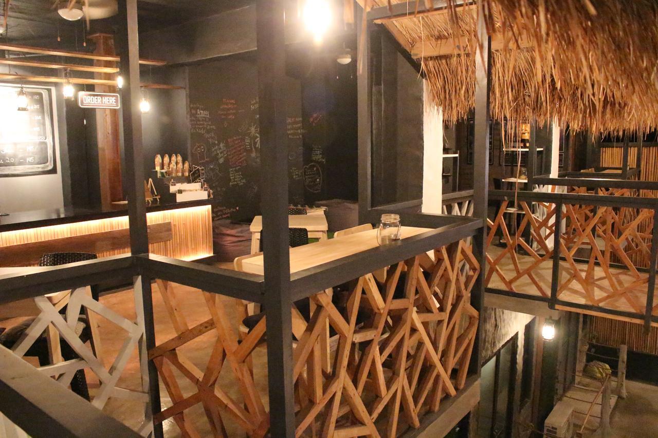 The Cavern Pod Hotel & Specialty Cafe El Nido Buitenkant foto